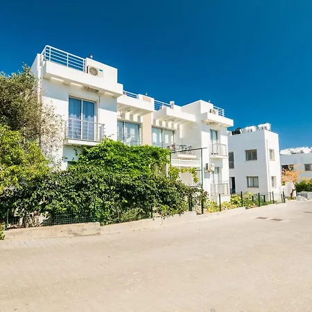 Amazing Two-bedroom In Lukomorye D1 With Private Garden