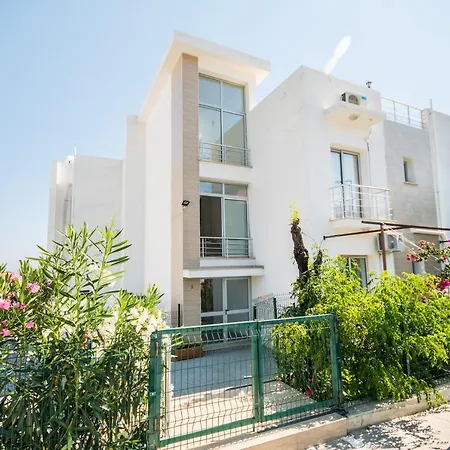 Apartment Amazing Two-bedroom In Lukomorye D1 With Private Garden *