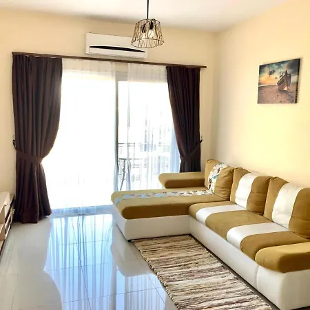 Amazing Two-bedroom In Lukomorye D1 With Private Garden Апартаменты