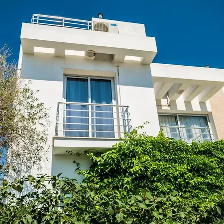 Amazing Two-bedroom In Lukomorye D5 With Scenic View דירה